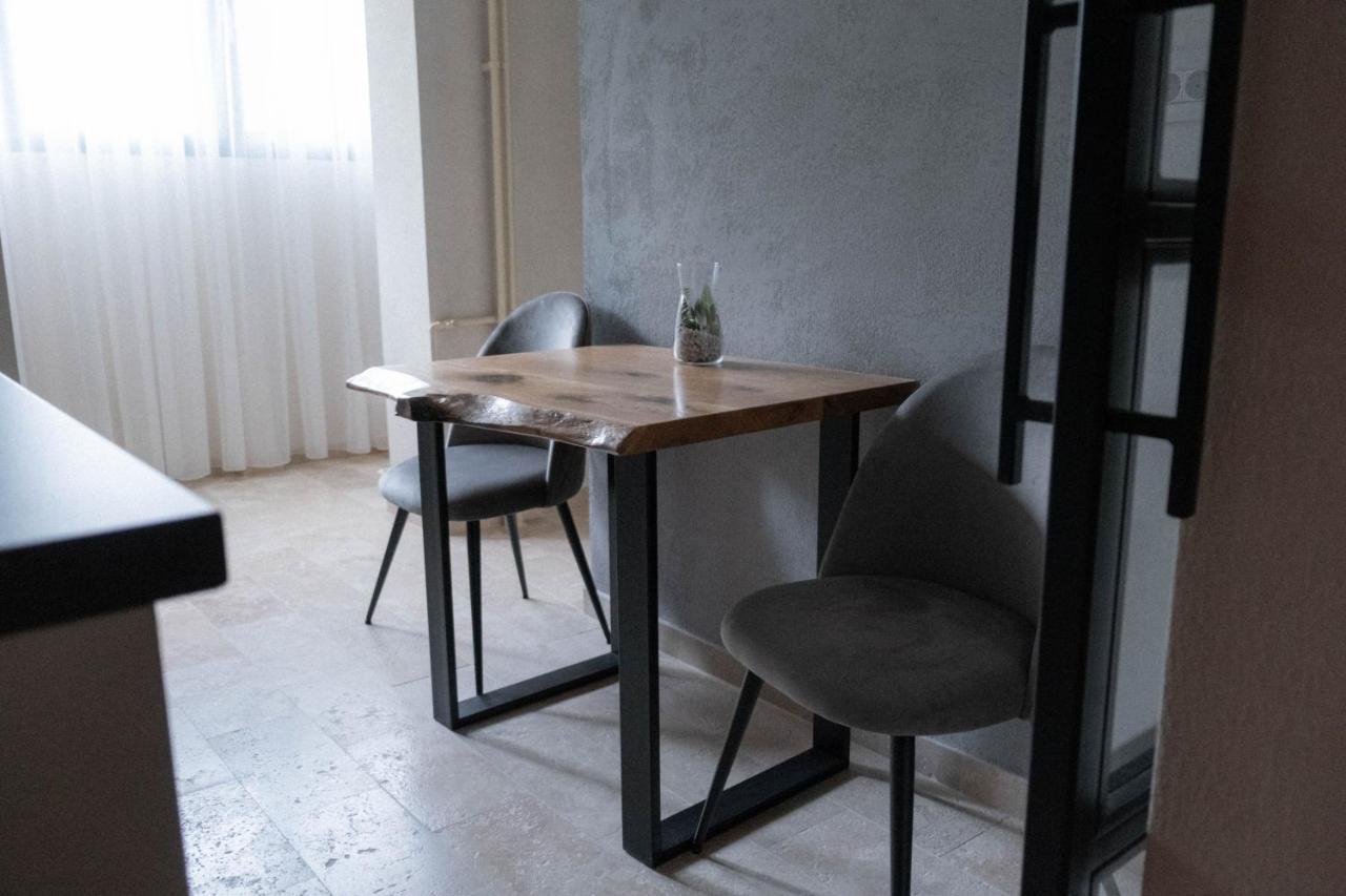 Cosy 2 Rooms Apartment In The Center Of The City Bukarest Kültér fotó