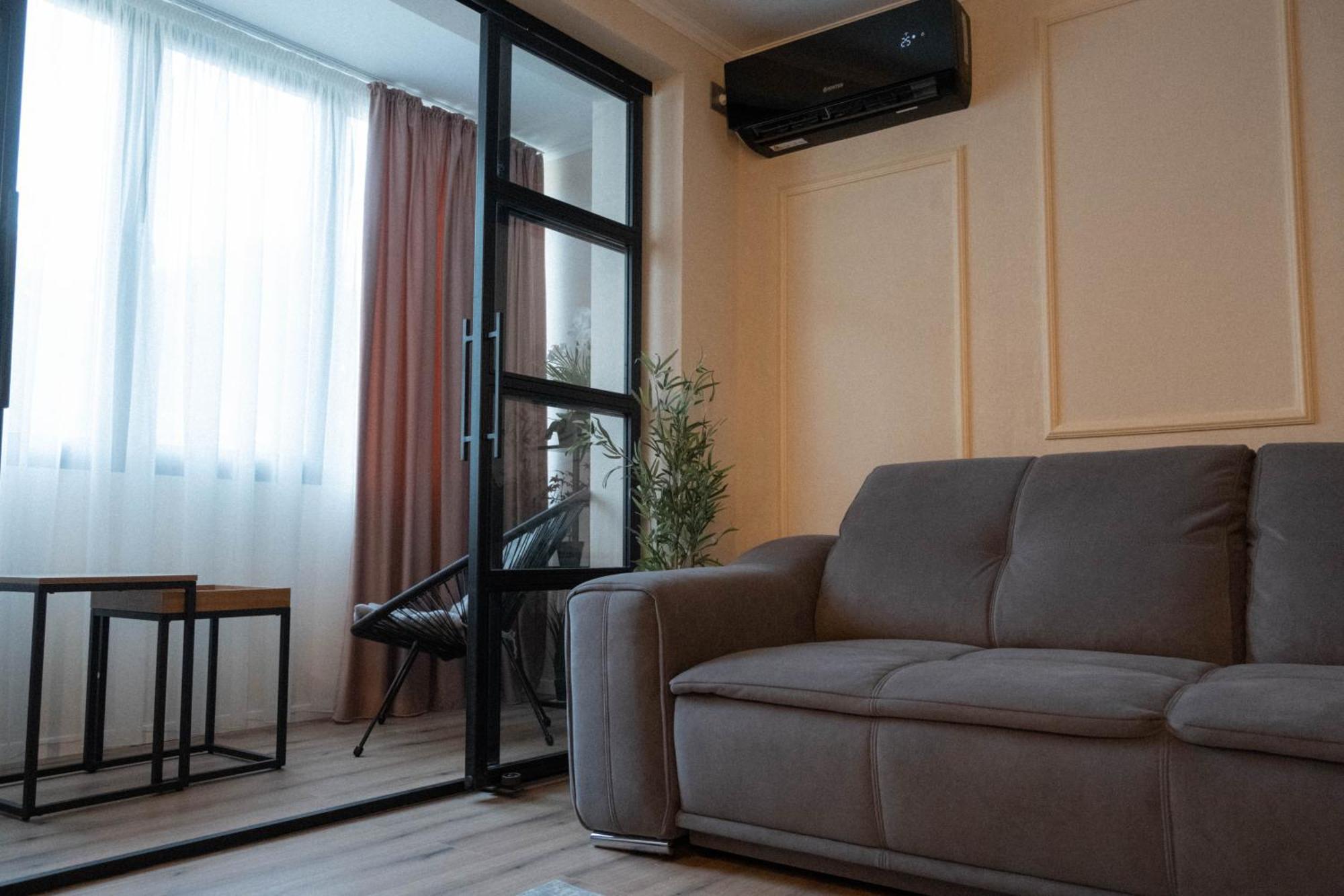 Cosy 2 Rooms Apartment In The Center Of The City Bukarest Kültér fotó