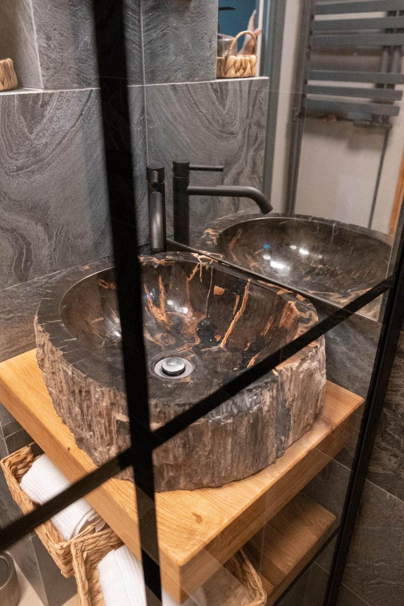 Cosy 2 Rooms Apartment In The Center Of The City Bukarest Kültér fotó